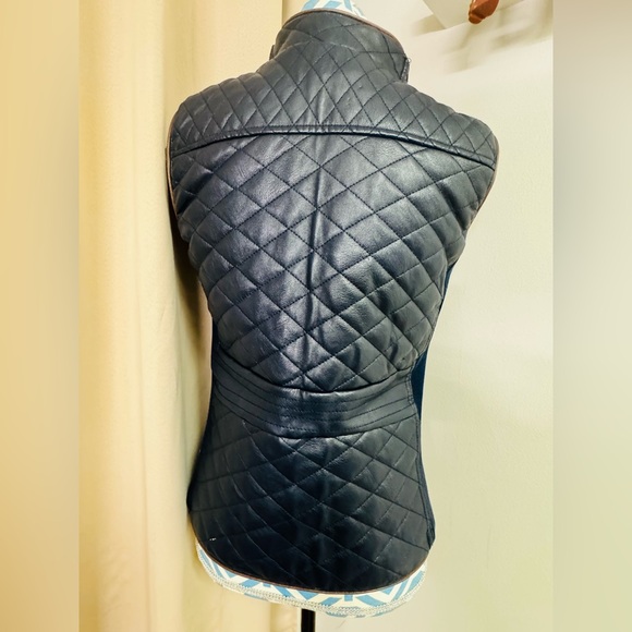 FATE Navy Blue Quilted Vest, Size SMALL - Stretchable Sides - Picture 2 of 4
